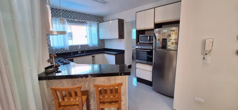 Imagem EXCELENTE IMOVEL, CASA COM 4 SUITES PISCINA E HIDROMASSAGEM, PERTO DA PRAIA