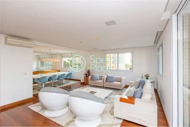 Imagem Apartamento impecável. São 26m² de área privativa, 4 dormitórios ( 3 suítes) e 5 vagas na gara...