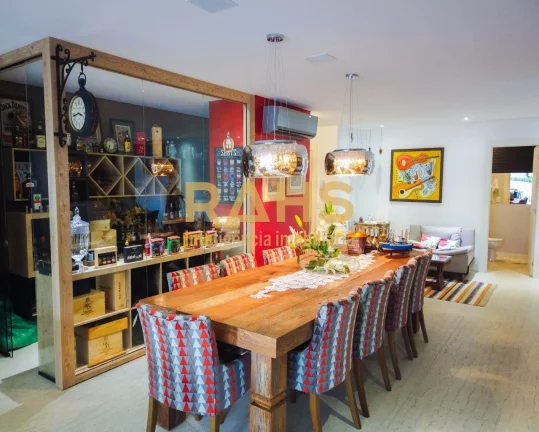 Imagem Completo em todos os detalhes, contemplada com um edifício de formas ousadas e modernas. Localizado...