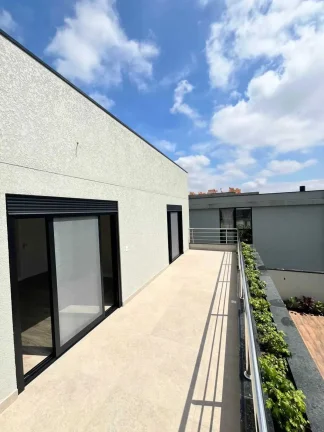 Imagem Casa de alto padrão com 4 dormitórios sendo 3 suítes e 4 vagas de garagem em Camboriú/SC