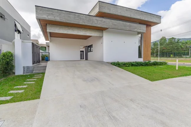 Imagem Casa em Condomínio para Venda em Camboriú / SC no bairro Santa Regina