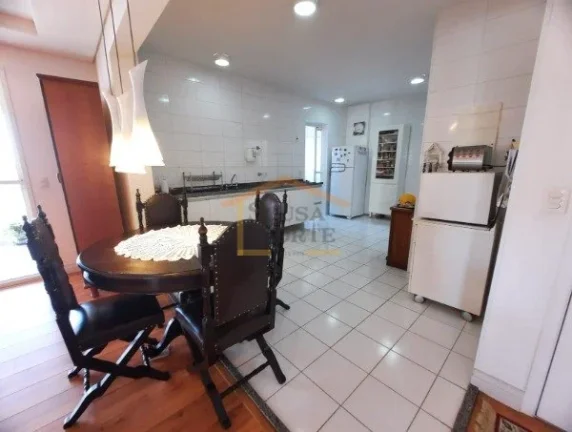 Imagem Apartamento resultante da junção de duas unidades com 183 m², 3 dormitórios, sendo 3 suites, 3 b...