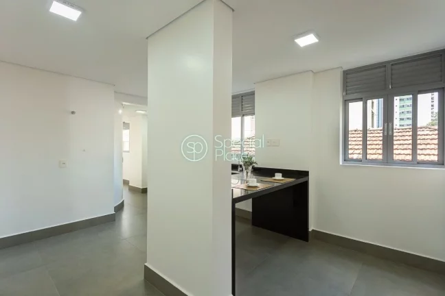 Imagem Excelente apartamento com 198m² no Jardim América Living super espaçoso com varanda e amplos jane...