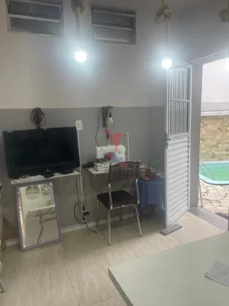 Imagem CASA A UMA QUADRA DA DOM JOAQUIM, pronta para moradia, toda reformada, é só se mudar