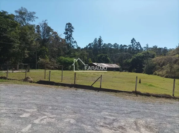 Imagem Imagine um espaço de 30.000m² onde seus sonhos de negócio e qualidade de vida se encontram. Apresentamos um imóvel excepcional em Piedade-SP,