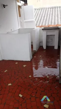 Imagem Linda casa 3 dormitórios,sendo 1 suite, 3 vagas de garagem, lavanderia, quintal com localização privilegiada fácil acesso a comércios .