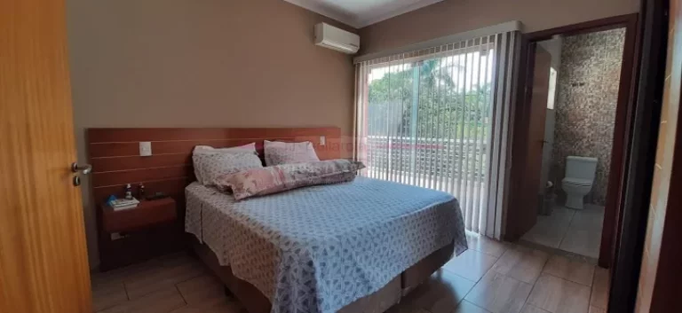 Imagem Casa com 4 dormitórios - Condomínio