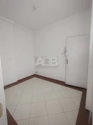 Imagem Apartamento Sala e Quarto em Copacabana, 30m2, Prédio Misto, Aceita Airbnb.