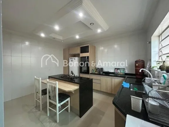 Imagem Casa térrea à venda no Jardim Santa Genebra, na melhor localização do bairro. O imóvel possui t...