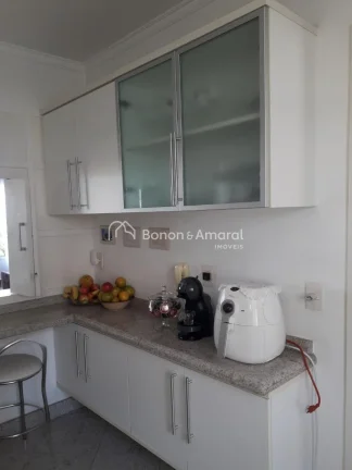Imagem Este espaçoso apartamento oferece um estilo de vida completo e funcional, com três dormitórios, s...
