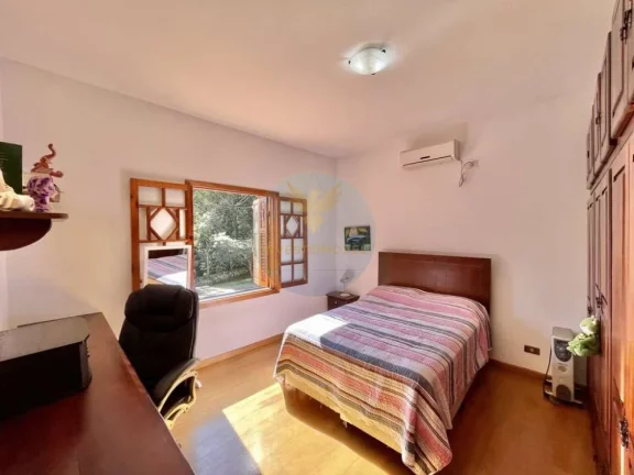 Imagem Casa em Condomínio a Venda no bairro Granja Viana - Embu das Artes, SP