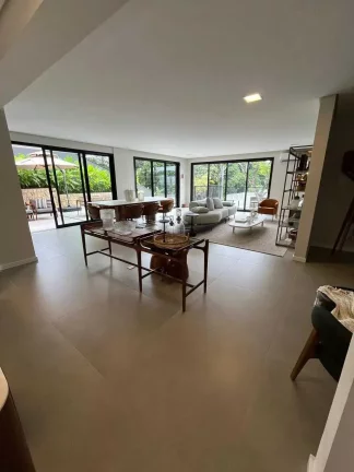 Imagem Casa triplex com 3 suítes sendo 1 suíte master - América | Joinville/SC