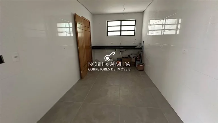 Imagem Fino acabamento, piscina e 2 vagas de garagem privativas.