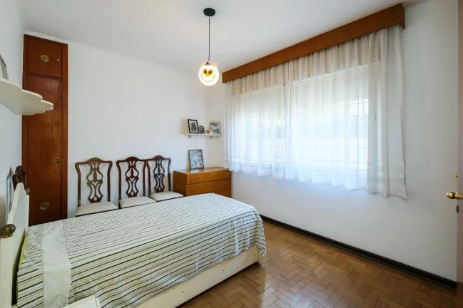 Imagem Casa Sumaré - 269M², 4 Dorms, 1 Suíte, 4 Vagas, Churrasqueira, Copa, Lavabo, Jardim.