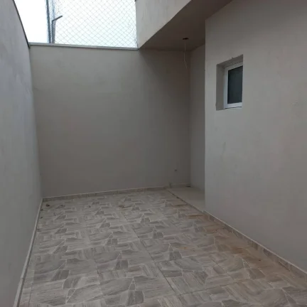 Imagem Casa Térrea 02 Dormitórios sendo 01 Suíte jardim e garagem