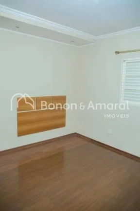 Imagem Belíssima e espaçosa casa térrea, com 287 m² de área construída. A residência possui 3 quarto...