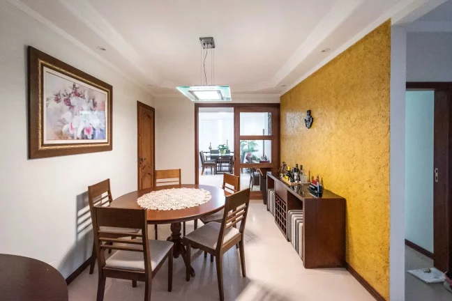 Imagem Apartamento com 3 dormitórios sendo 1 suíte e 2 vagas na região Central de Balneário Camboriú SC