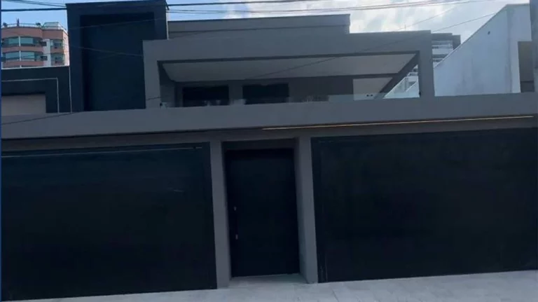 Imagem CASA COM 425 m² - FORTE - PRAIA GRANDE SP