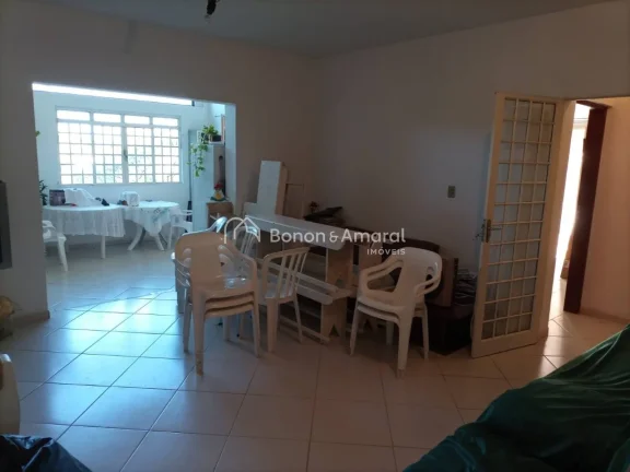 Imagem Apresentamos esta chácara encantadora à venda em Valinhos, perfeita para quem busca qualidade de v...