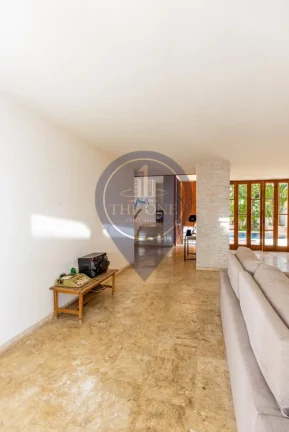 Imagem Casa de luxo na Vila Madalena: 4 quartos, 4 suítes, 2 salas, 6 banheiros, 2 vagas, 376m² - São Paulo-SP.