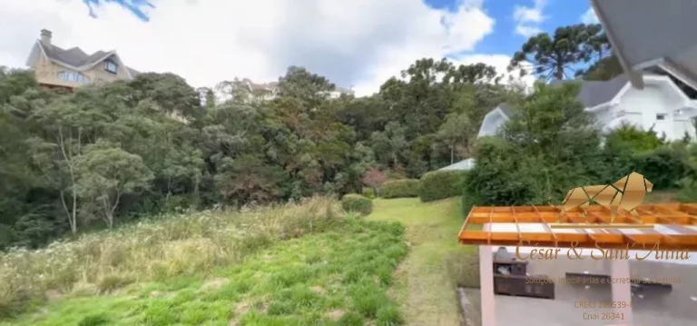 Imagem Linda Casa a Venda em Condomínio fechado em Campos do Jordão-SP