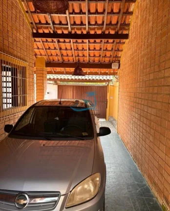 Imagem Sobrado com 4 dormitórios sendo 3 suítes e 1 banheiro social a venda no Itaguá em Ubatuba.