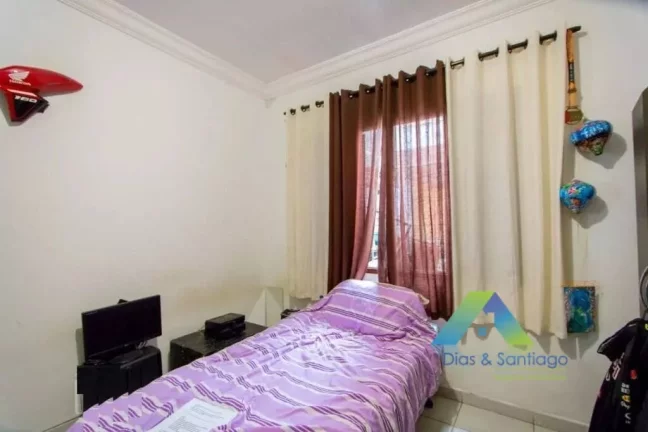 Imagem SANTO ANDRÉ Casa 300M² de terreno, 224M² area construída,2 casas, frente e fundo, espaço gourmet, piscina, 2 vagas ótima localização e valor !!!