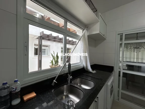 Imagem Casa à venda na Praia do Estaleiro em Balneário Camboriú.