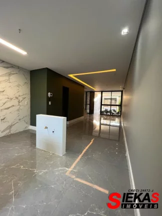 Imagem Venha conhecer o seu novo lar no coração do Tatuapé! Este belíssimo sobrado de alto padrão oferece todo o conforto e sofisticação que você merece.
