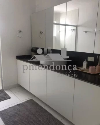 Imagem Lindo apartamento reformado em Predinho charmoso, sem elevador, em uma das ruas mais cobiçadas em P