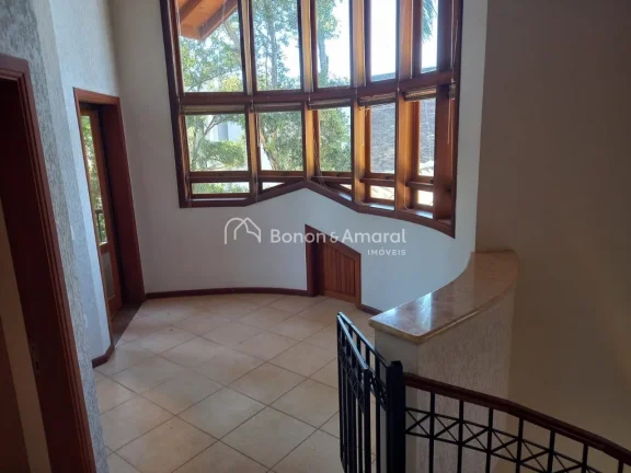 Imagem Encante-se com esta belíssima casa que oferece 4 suítes, incluindo uma suíte master com hidro e d...