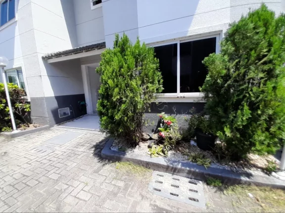 Imagem Descubra o Seu Novo Lar em um Condomínio dos Sonhos Imagine viver em um lugar onde o conforto se un...