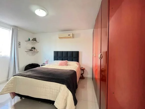 Imagem Apartamento Semimobiliado com 3 dormitórios sendo 1 suítes e 2 vagas de garagem em Itajaí