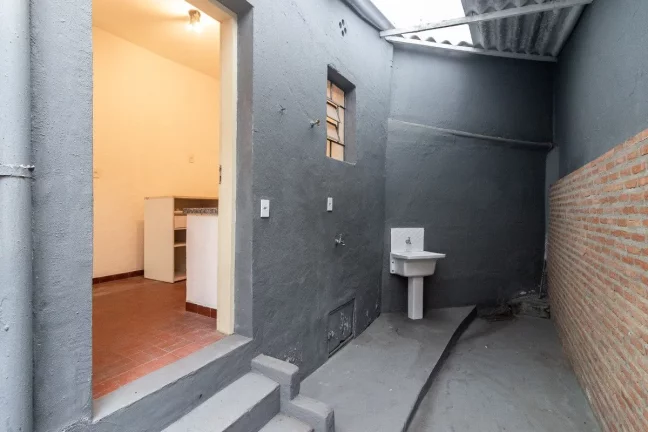 Imagem Sobrado com 2 residências (andar térreo e superior ) na Vila Romana. Documentação verificada, ótimo para locação