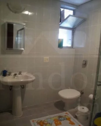 Imagem Apartamento com janelões, piso de tacos, living para 02 ambientes, tudo bem arejado e iluminado. Ed...
