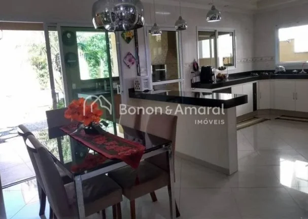 Imagem Linda casa à venda em condomínio fechado em Valinhos/SP.

Casa muito espaçosa com 260m² de área...