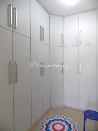 Imagem Ótima localização no bairro!
Casa muito agradável, com 3 quartos, sendo 1 suíte, com closet.
Sa...