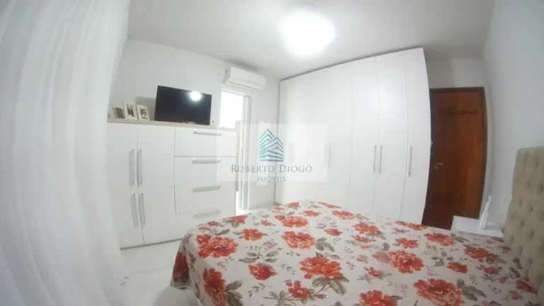 Imagem Venda de casa em São Francisco, Niterói-RJ: 2 quartos, 1 suíte, 2 salas, 3 banheiros, 4 vagas de garagem, 100m². Confira!