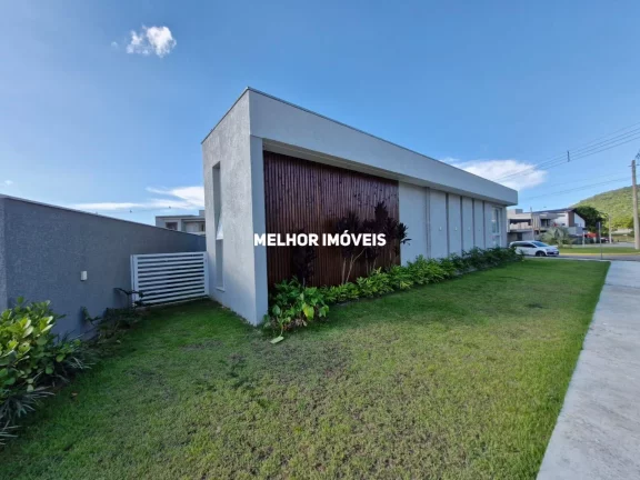 Imagem Casa Alto Padrão á venda no Condomínio Caledônia com 3 suítes, 4 vagas localizada em Camboriú.