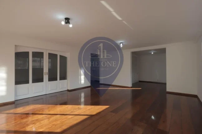 Imagem Apartamento para locação de alto padrão no Itaim Bibi, São Paulo-SP: 3 quartos, 1 suíte, 2 salas, 2 banheiros, 2 vagas, 240m².