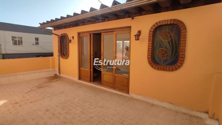 Apartamento gigante com terraço e salão de festas.