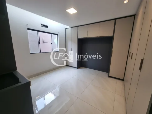 Imagem Impecável casa à venda em Campo Grande-MS, na Vila Jacy: 3 suítes, 2 salas, 4 banheiros, 5 vagas de garagem, 162,76 m² de área.