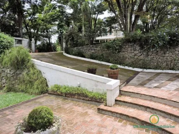 Imagem Cond Forest Hills - Casa Colonial, 4 sts e piscina! Ao lado do clube!