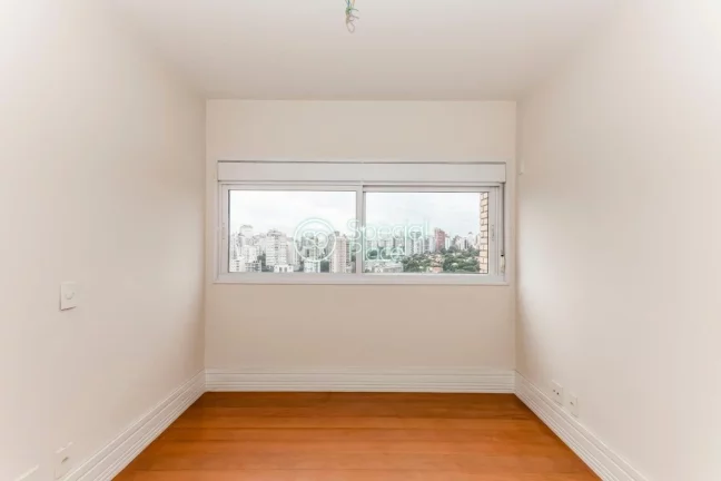 Imagem Simplesmente espetacular. Linda cobertura com 420m2, 4 dormitórios ( 4 suítes ) e 6 vagas na garag...