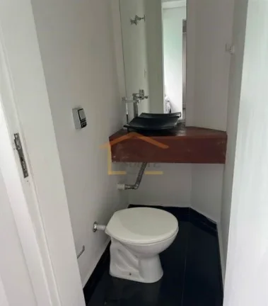 Imagem Apto 1 dormitório, sendo suíte, com armários, sala 2 ambientes, sofá, armário, cozinha american...