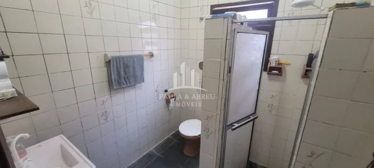 Imagem Casa TÉRREA 262 m² Escritura na Praia 2 Dormitórios 1 Banheiro + 1 Cômodo Grande com 1 Banheiro, Área de Churrasco Grande + 1 Banheiro, 4 Vagas, 5 minutos de Carro da Praia de Itanhaém-SP
