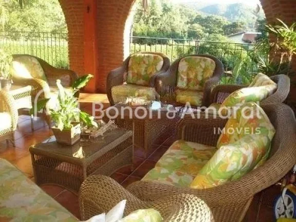 Imagem Casa com arquitetura diferenciada, com 3 quartos, living 4 ambientes, Home Theater com isolamento ac...