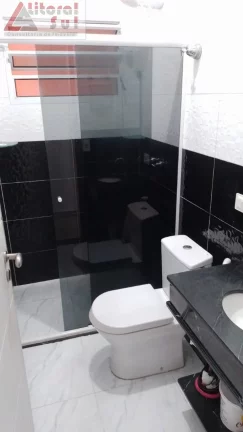Imagem Casa à venda em Praia Grande-SP, bairro Ocian: 2 quartos, 1 sala, 1 banheiro, 2 vagas, 150m². Imperdível oportunidade!