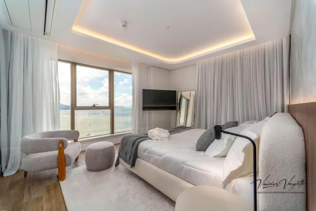 Imagem Apartamento 4 ou + dormitórios para Venda em Balneário Camboriú / SC no bairro Centro