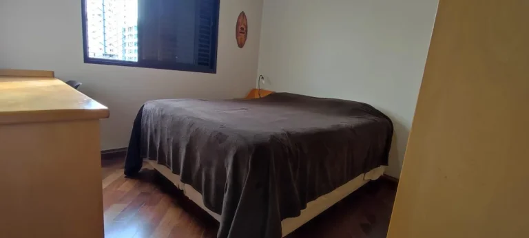 Imagem Apartamento 148 M², 3Q, 2 Suítes, Suíte com hidromassagem, 2 salas, lareira, 4 banheiros, 3 vagas, dependência completa de serviço, academia, sauna.
